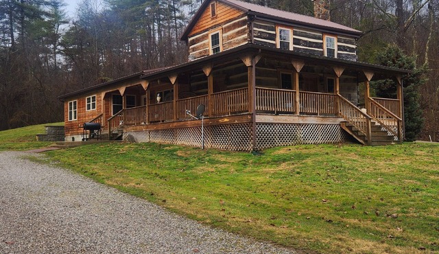 Whispering Pine's Cabin! NO CHECK-OUT LIST