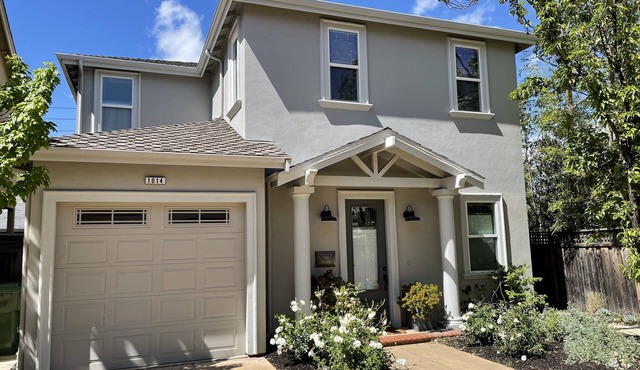 Wine country retreat within walking distance of restaurants, wineries and more