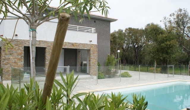 Wohnung (T3) * Ghisonaccia Corse mit Pool by Interhome