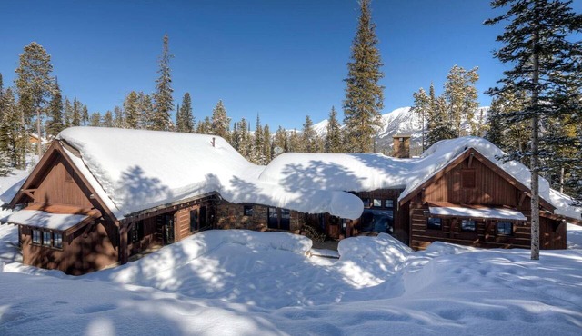 Wonderful Cabin with Fireplace and Hot-tub in Big Sky, Montana
