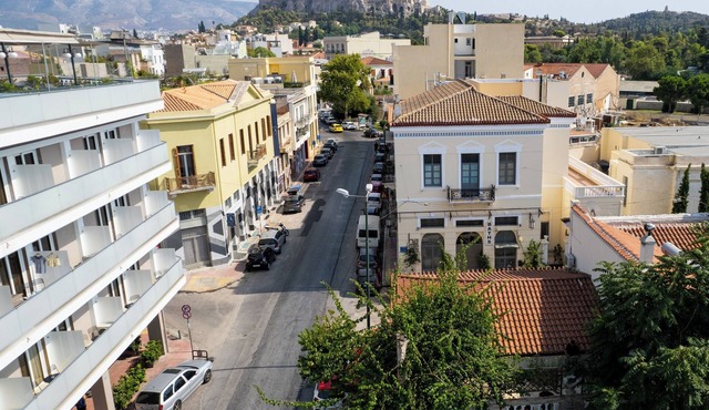 Wonderful Neoclassical with Acropolis view , free parking, fireplace & terrace!