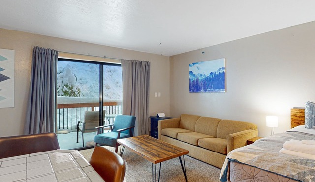 Wonderful studio with balcony - inside Yosemite National Park