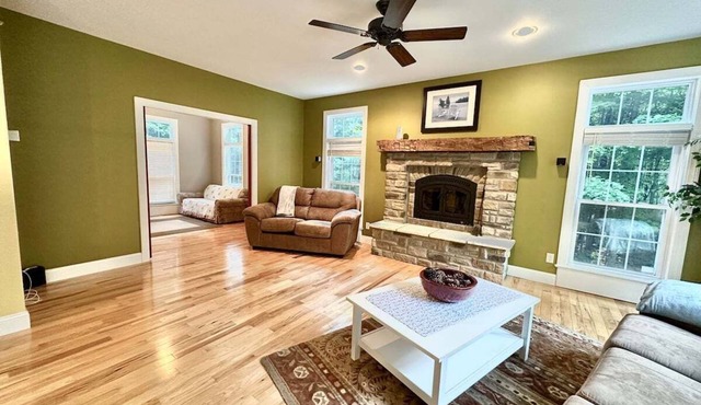 Woodland Retreat w/Game Room, Fire Pit & King Suite