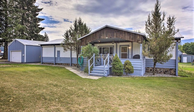 Woodsy Riverfront Retreat in Trout Creek Montana!