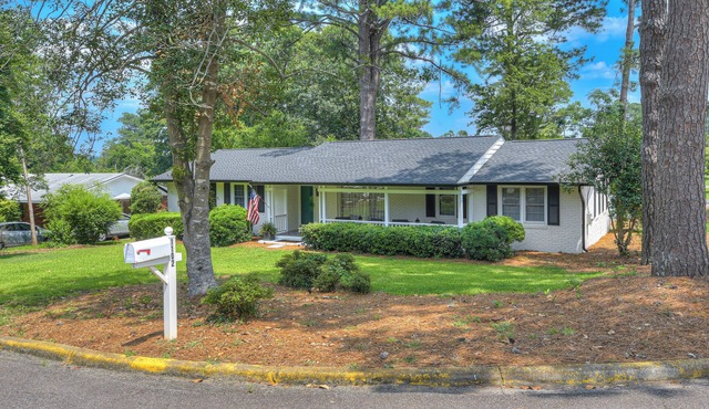 Year-Round Charming 5-Bedroom Retreat One Block from Historic Magnolia Lane