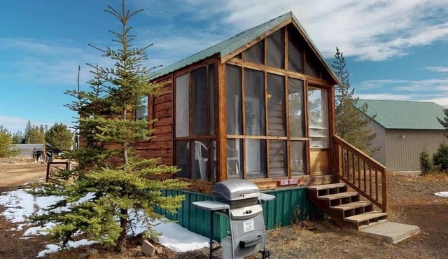 Yellowstone 32MI | Cozy Cabin | Fireplace
