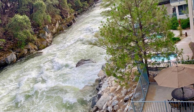Yosemite View Lodge