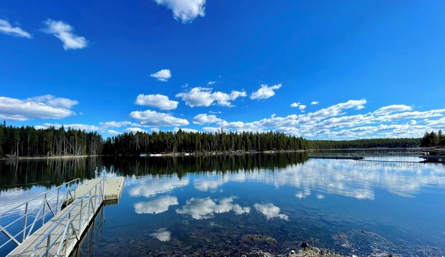 Your Private 1-Acre Riverfront Retreat Near Yellowstone!