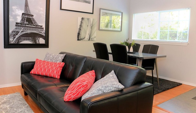 Zen Cottage in Close In NE Alberta Arts Area, Sleeps 2 Private and Sanitized!