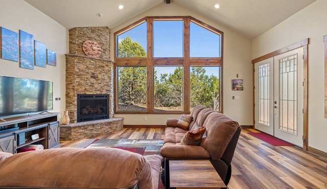Zion Cabin Retreat - Luxury with Nature Trails in Uncrowded East Zion. 3 kings