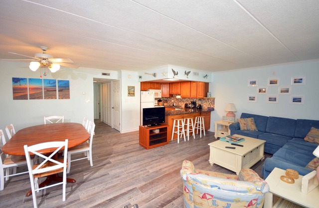 Cozy, stylish 2 bedroom condo with free WiFi just a short stroll to the beach among the excitement of downtown only a few streets from the boardwalk!