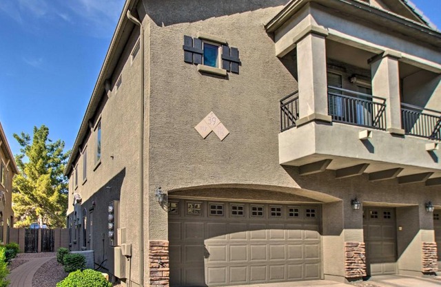 Family-Friendly Mesa Townhome with Pool Access!