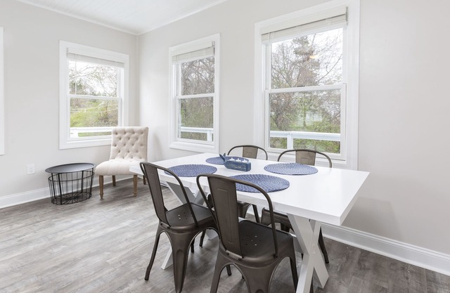 Harmony Cottage! - 2 Blocks from Beach! Harmony Cottage in Idyllic Westerly, RI