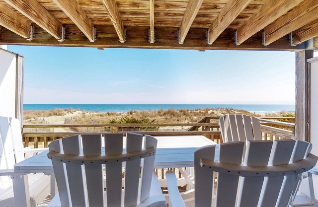 Oceanfront Townhouse w/Private Balcony, Great Views, Washer/Dryer, Central AC