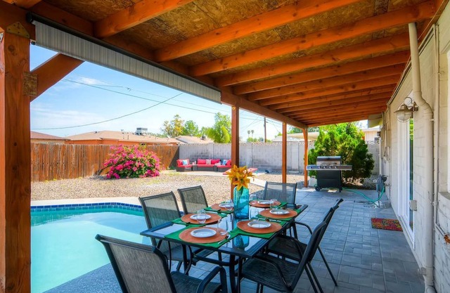 RELAX IN LUXURY SCOTTSDALE + HOT TUB - SLEEPS 14!
