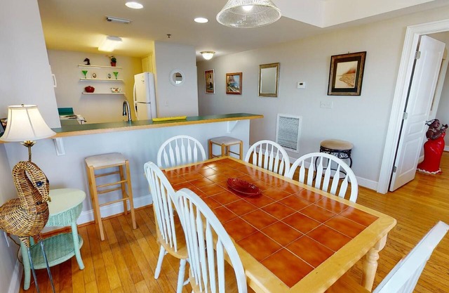 Spacious, bayfront villa w. community pool + fantastic views!