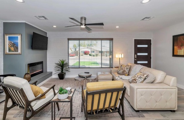 Upscale Getaway, Walk to Old Town Scottsdale!