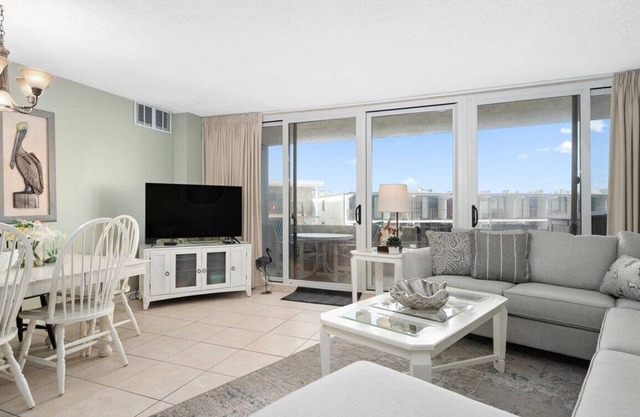 Wonderful 2 BR 2 BA Condo in an Oceanfront Building with Pool!
