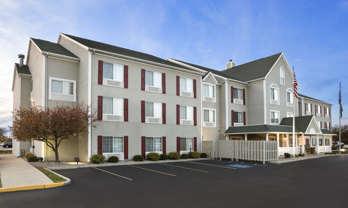 Maumee Hotel | Country Inn & Suites by Radisson, Toledo, Oh