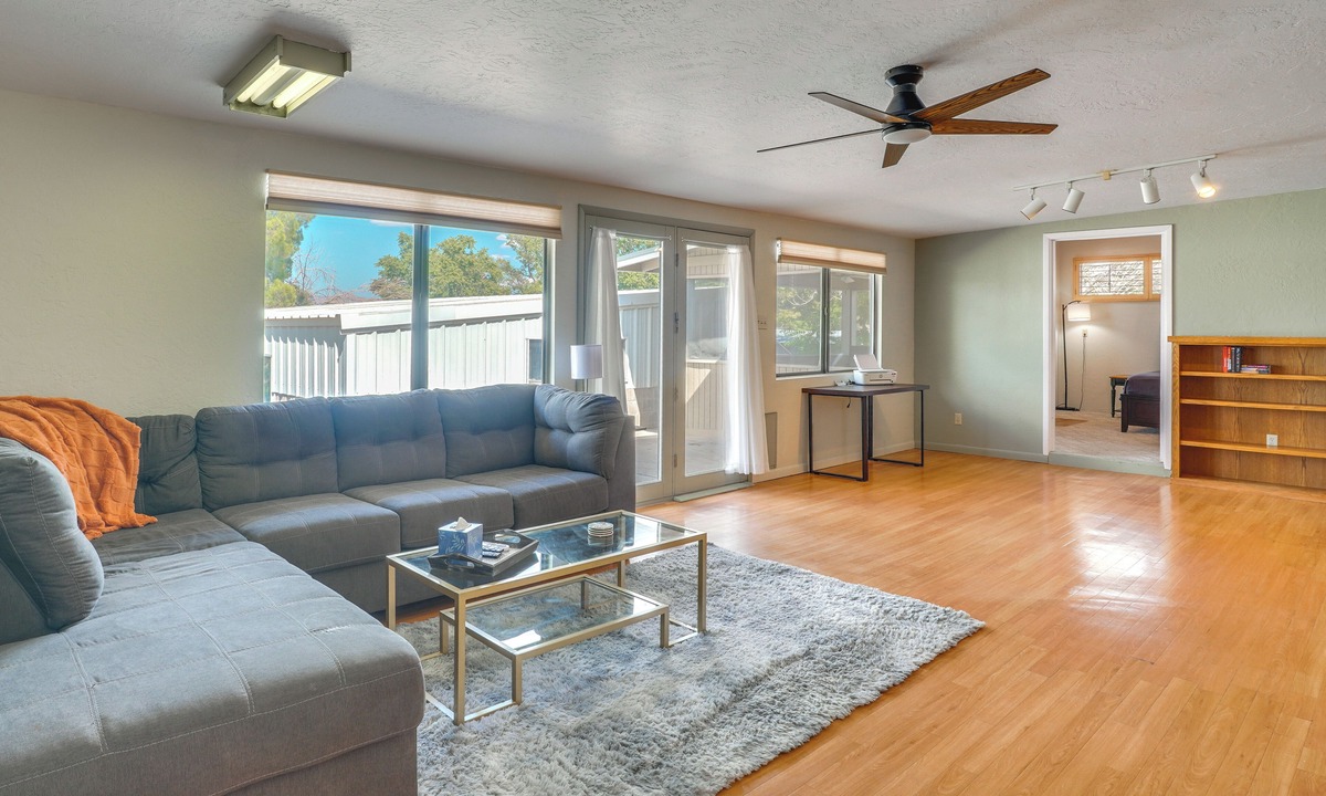 Pomerene House | 11 Mi to Kartchner Caverns: Home w/Yard in Benson