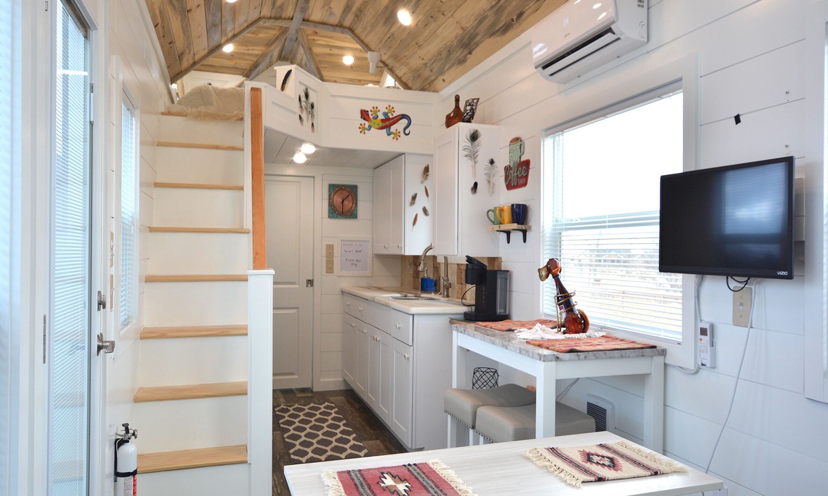 Prescott Valley House | Tiny Home with full kitchen, Loft sleeping, patio, private parking, dark skies.