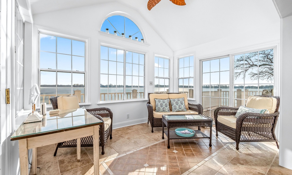 Coldwater Cottage | NEW- Pearl Beach Lakefront, Gorgeous View & Sandy Beach - Perfect for Gatherings