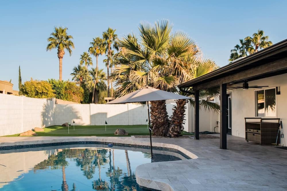 Desert Paradise Estates House | The Desert Retreat. Heated Pool, BBQ, Pool Table, Golf & More!