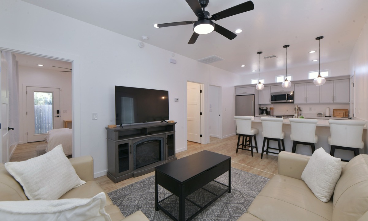 Feldman's House | Elegant Casita Minutes from the University