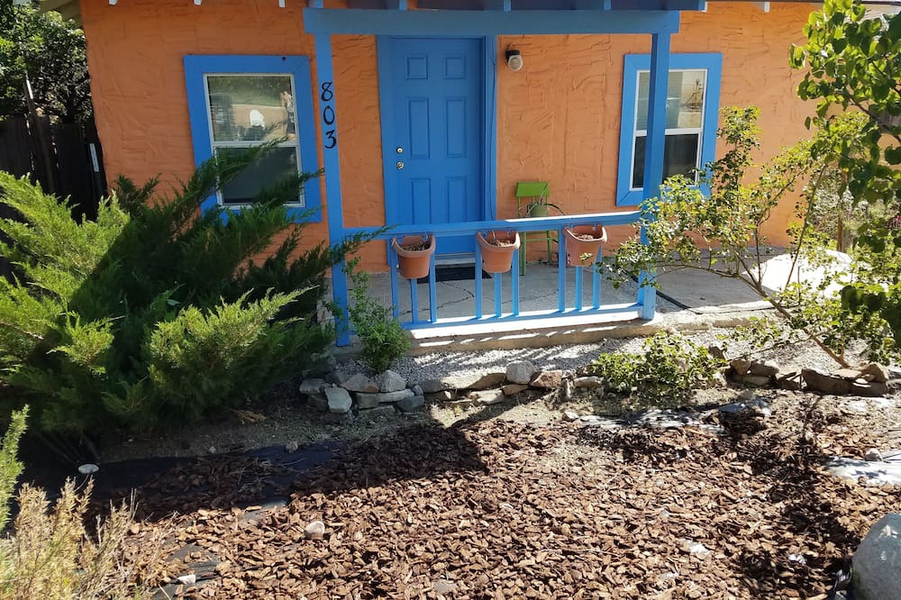 Tyrone House | Boho bungalow in Silver City historic district. 5 minute walk to downtown & WNMU
