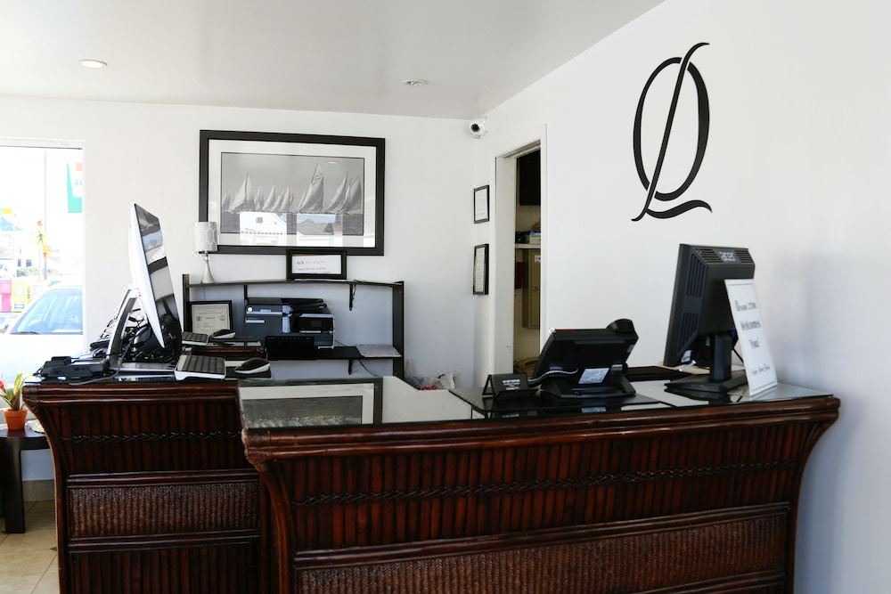 Photo of Livingroom in Northeast Virginia Beach