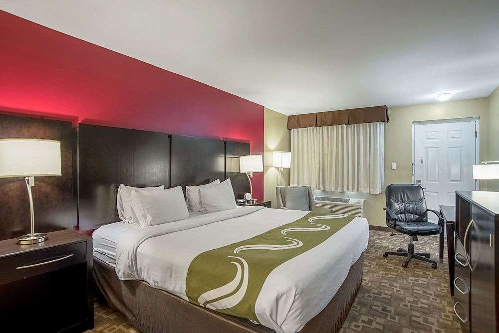 Photo of Bedroom in Youngtown