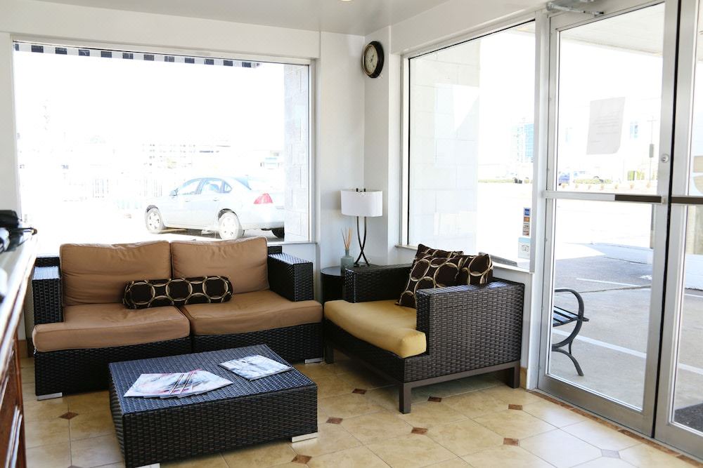 Photo of Livingroom in Northeast Virginia Beach