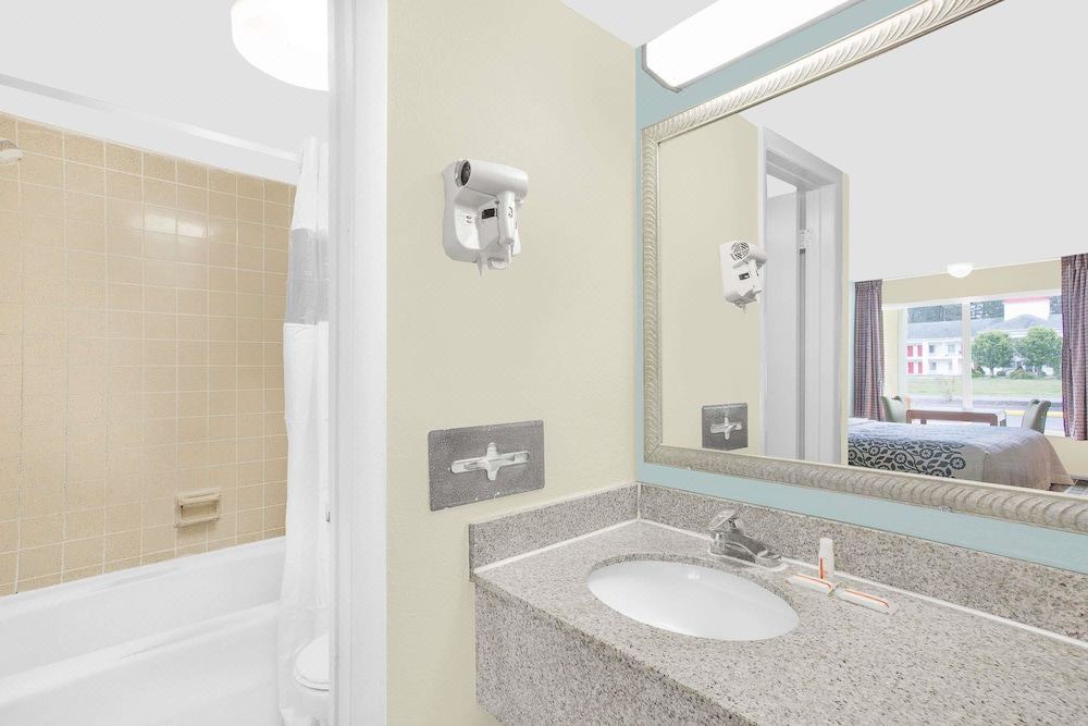 Photo of Bathroom in Ruther Glen