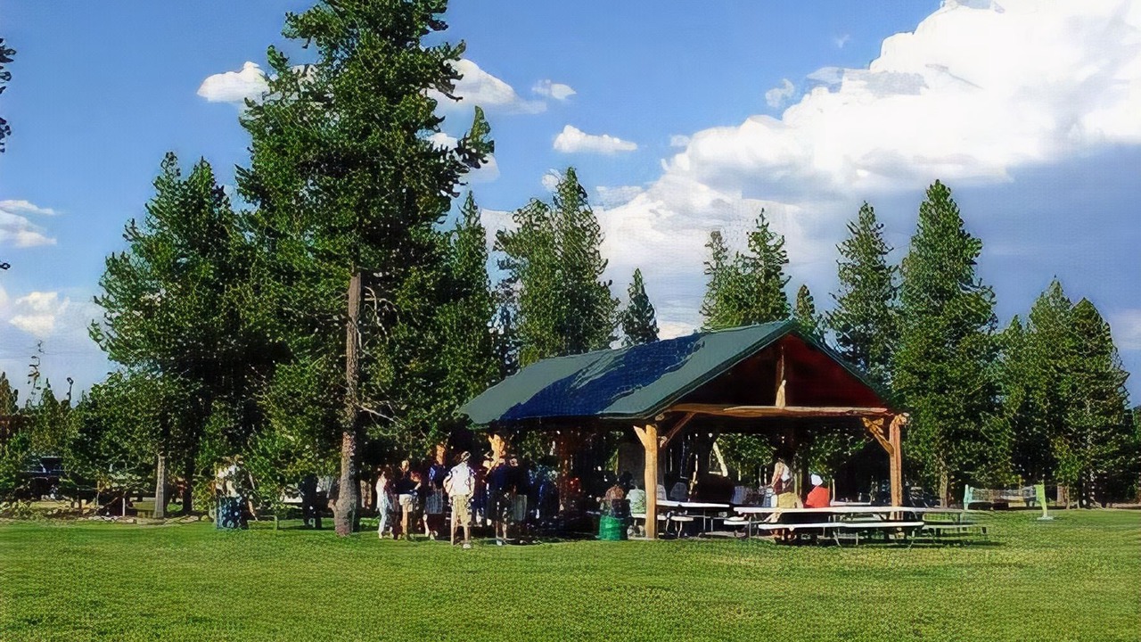 Photo of Buildings in Island Park