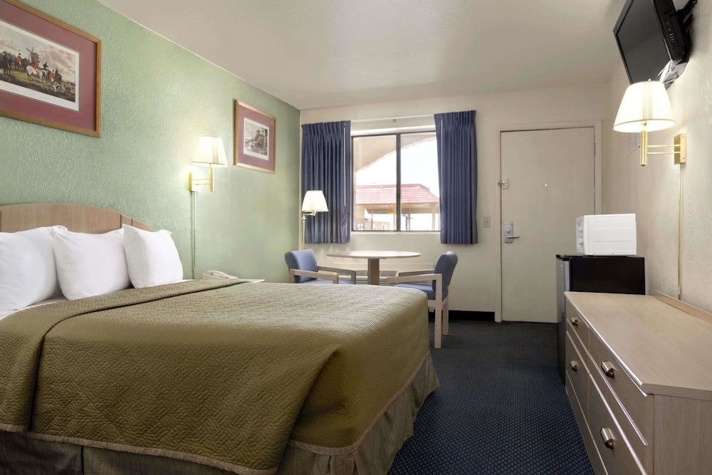 Photo of Bedroom in Holbrook