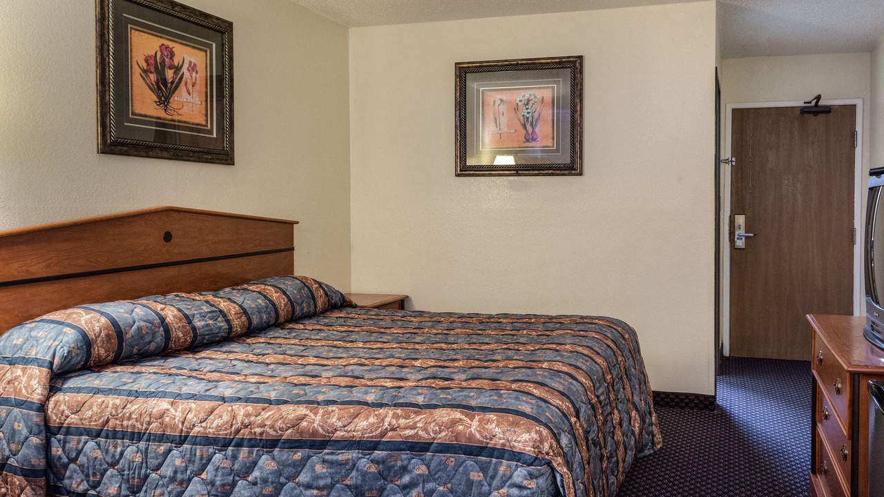 Photo of Bedroom in North Camellia Acres