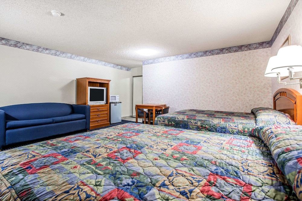 Photo of Bedroom in Ridgecrest