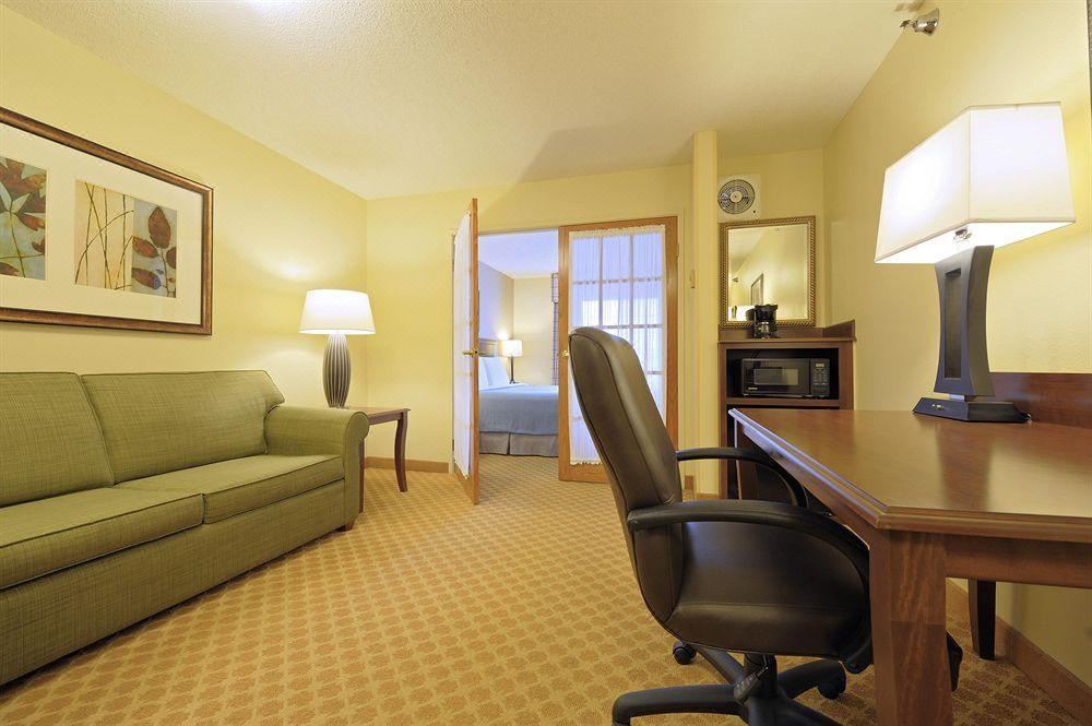 Photo of Livingroom in Maumee