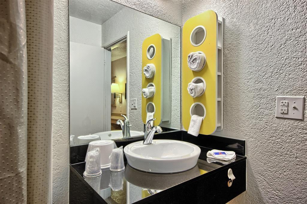 Photo of Bathroom in Raisin