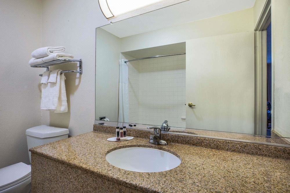 Photo of Bathroom in Tehachapi