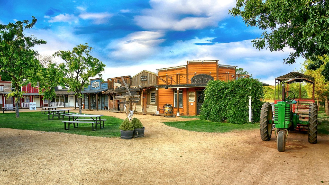 Photo of Buildings in Cottonwood