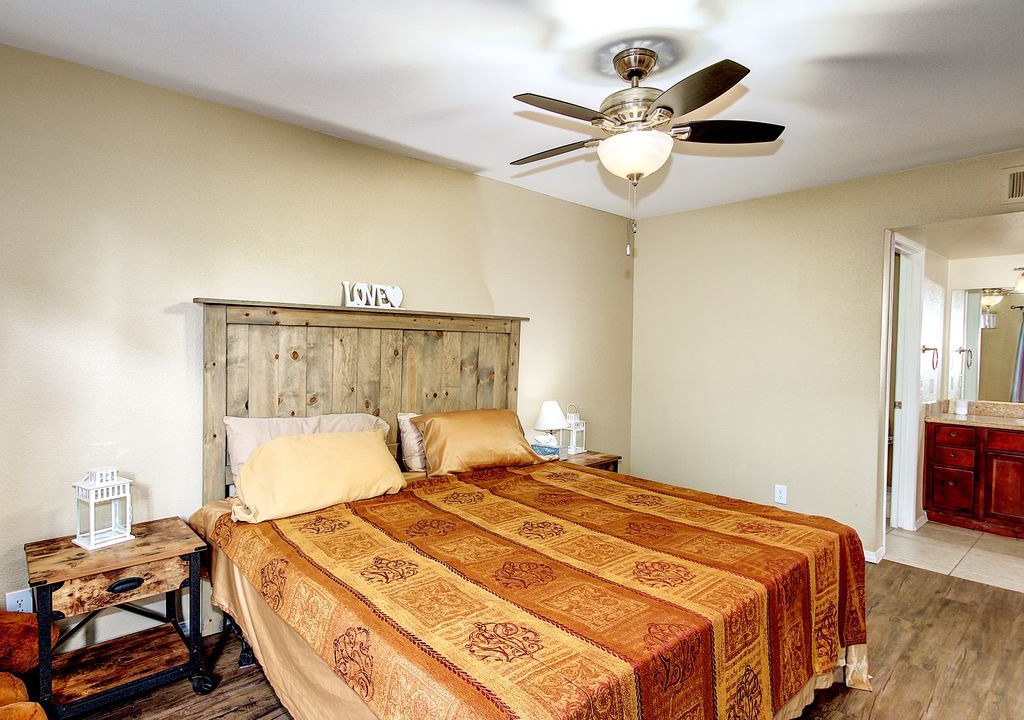 Photo of Bedroom in Scottsdale Estates Five