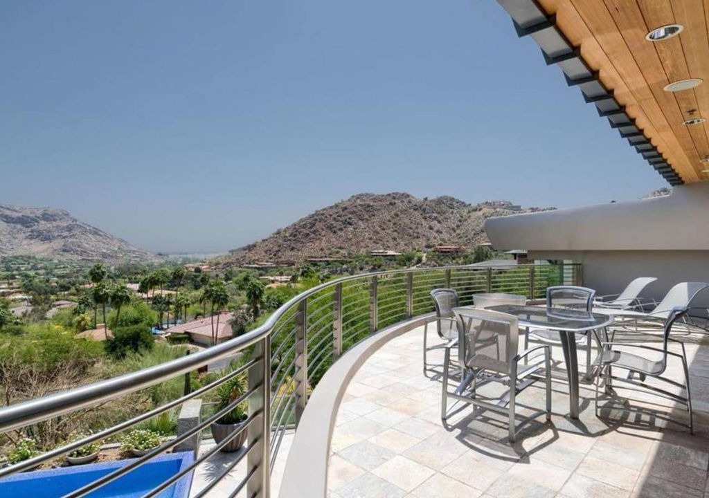 Photo of Patio Balcony in Tatum Canyon