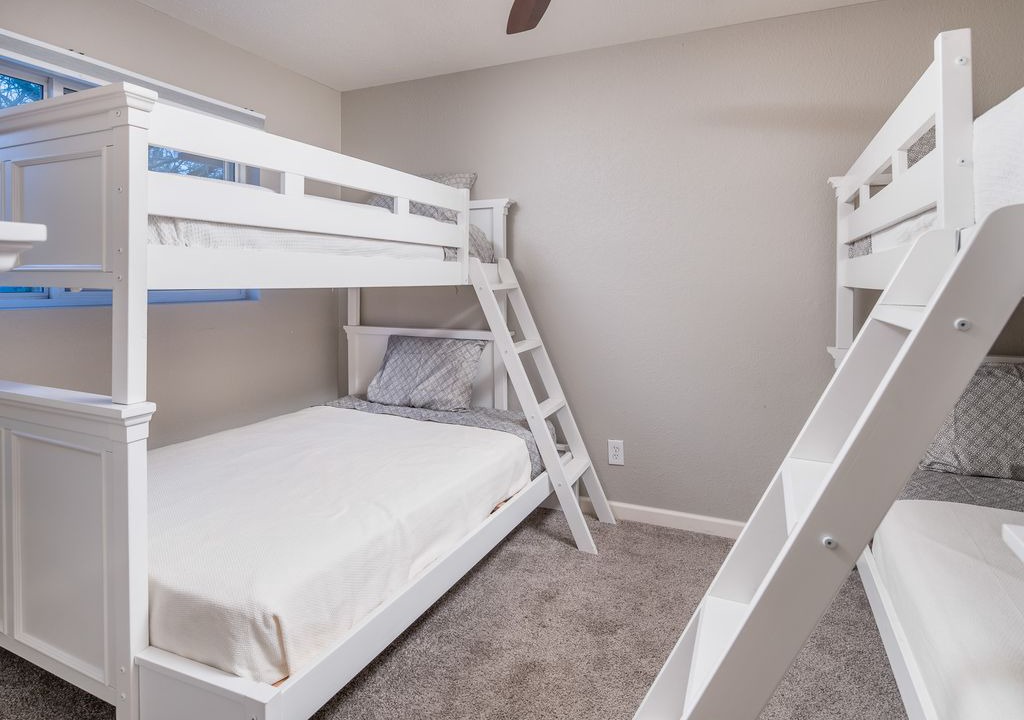 Photo of Bedroom in Scottsdale Estates Six