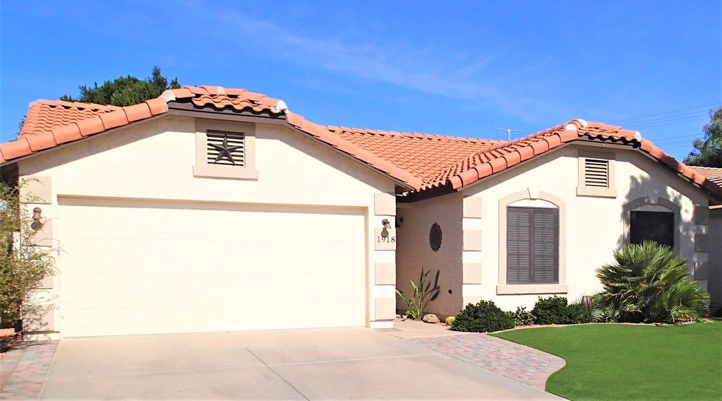Photo of Buildings in Val Vista Lakes