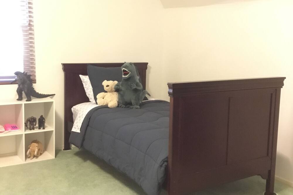 Photo of Bedroom in Alta Sierra