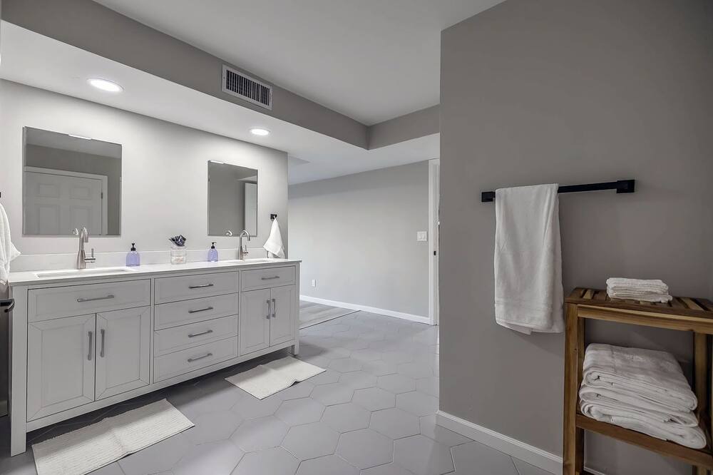 Photo of Bathroom in Mountain Gardens Estates