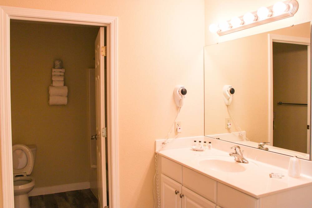 Photo of Bathroom in Kelleys Island