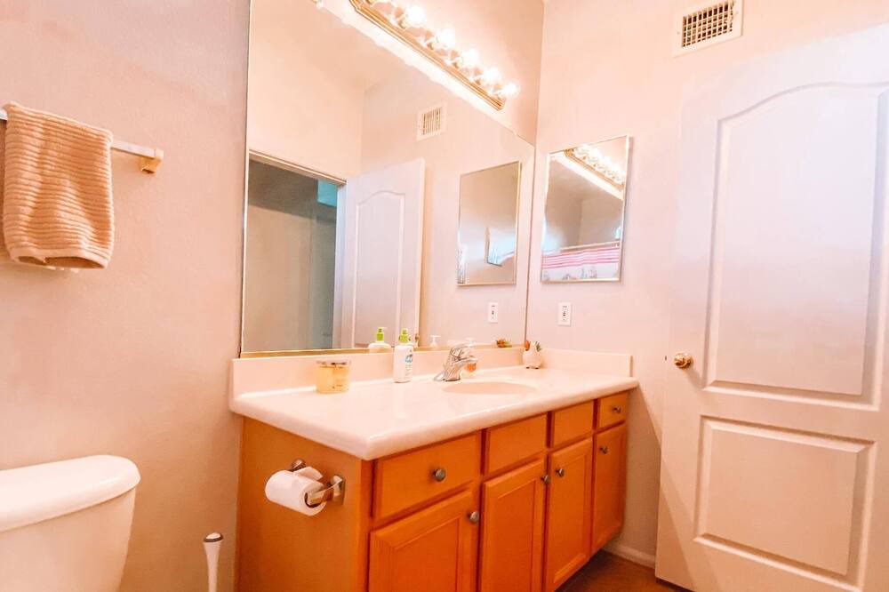 Photo of Bathroom in Canyon Trails