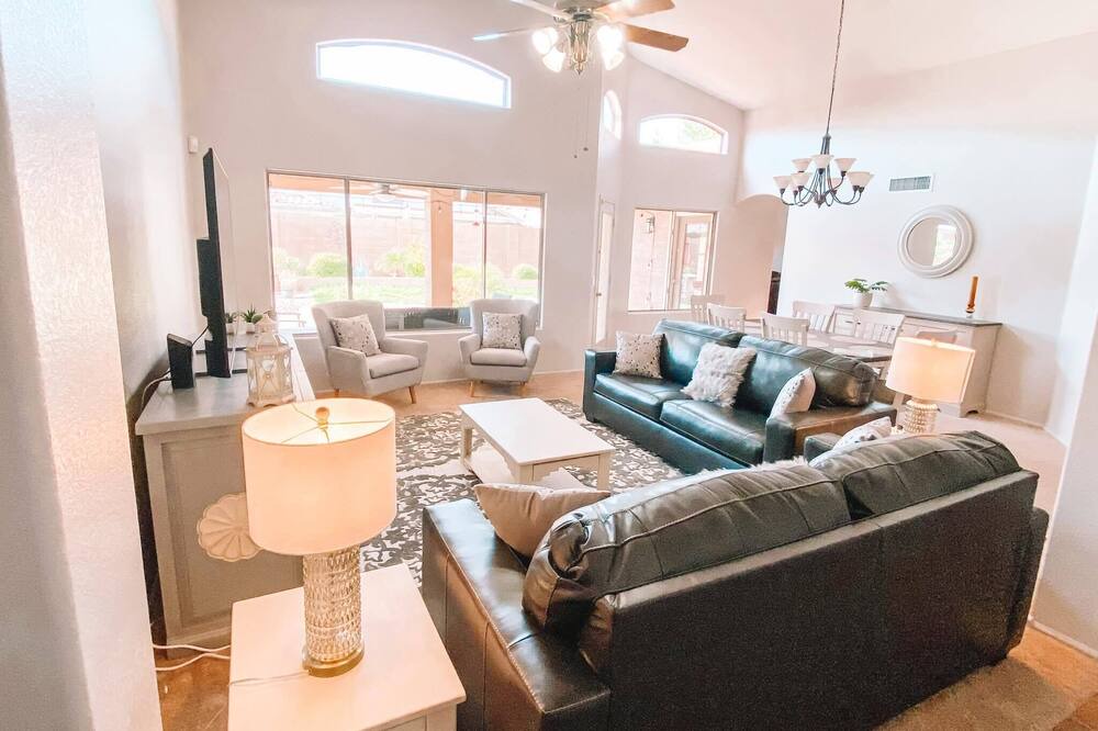 Photo of Livingroom in Canyon Trails